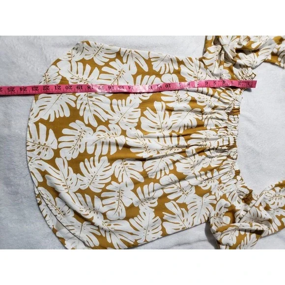 One Clothing Off Shoulder Tunic Top Women's Medium Gold Leaf Print Slit Sleeve - Picture 10 of 10